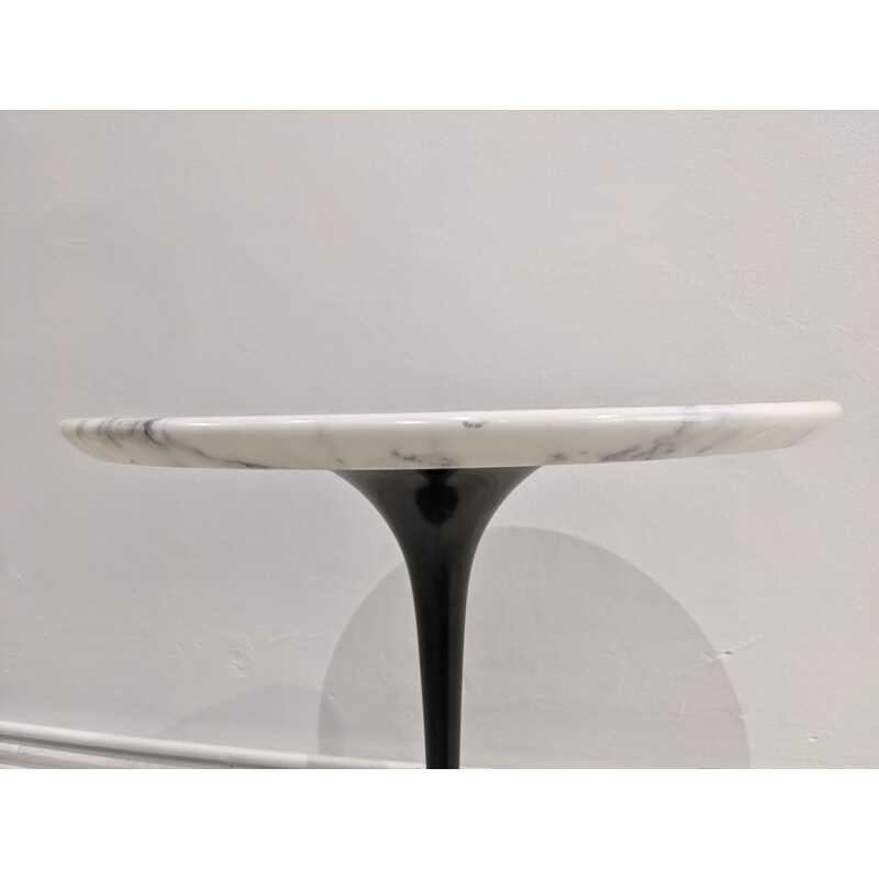 Vintage white Carrara marble pedestal table by Eero Saarinen for Knoll, 1970