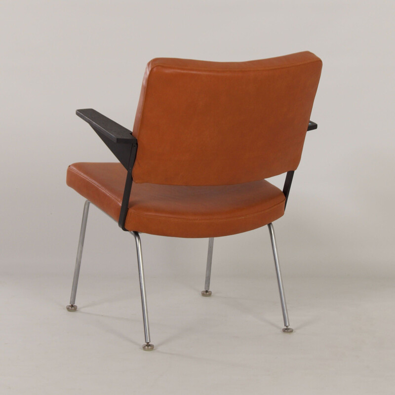 Vintage 1445 brown leather and ashwood armchair by Andre Cordemeyer for Gispen, 1960s