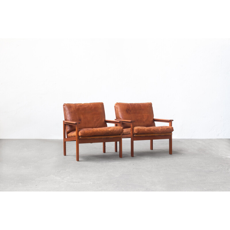 Pair of vintage leather and teak wood armchairs by Illum Wikkelsø for Niels Eilersen, 1960s