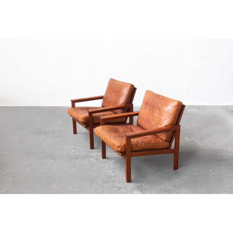 Pair of vintage leather and teak wood armchairs by Illum Wikkelsø for Niels Eilersen, 1960s