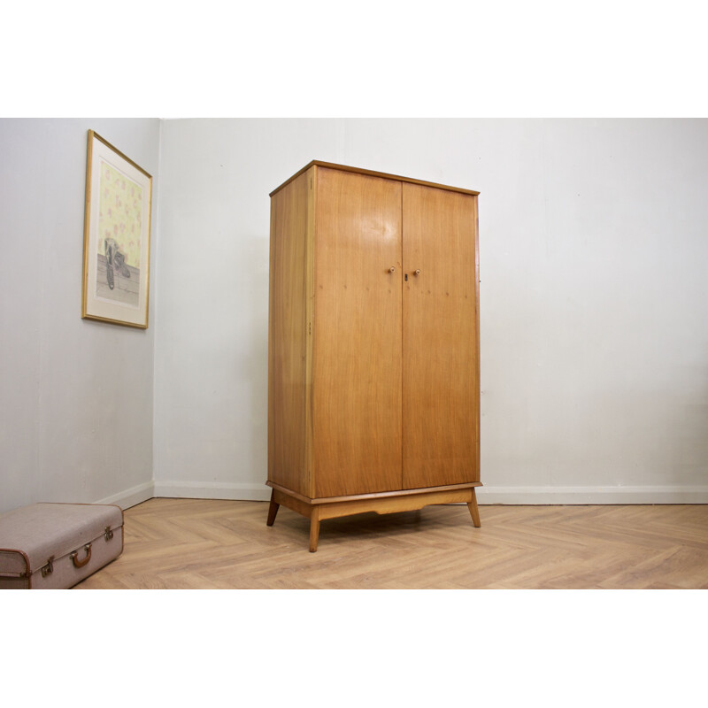 Armoire vintage en noyer par Alfred Cox pour Heals, 1960