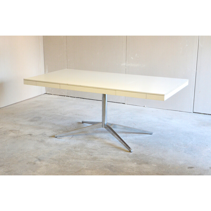 Bureau minimaliste blanc, Florence KNOLL - 1960