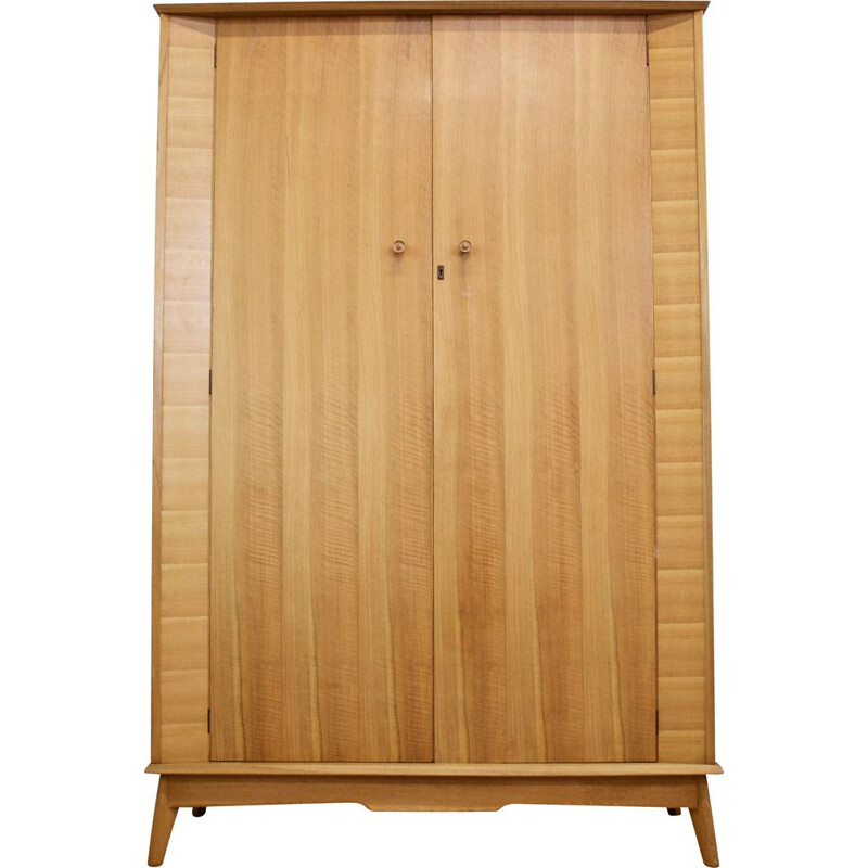 Armoire vintage en noyer par Alfred Cox pour Heal's, 1960