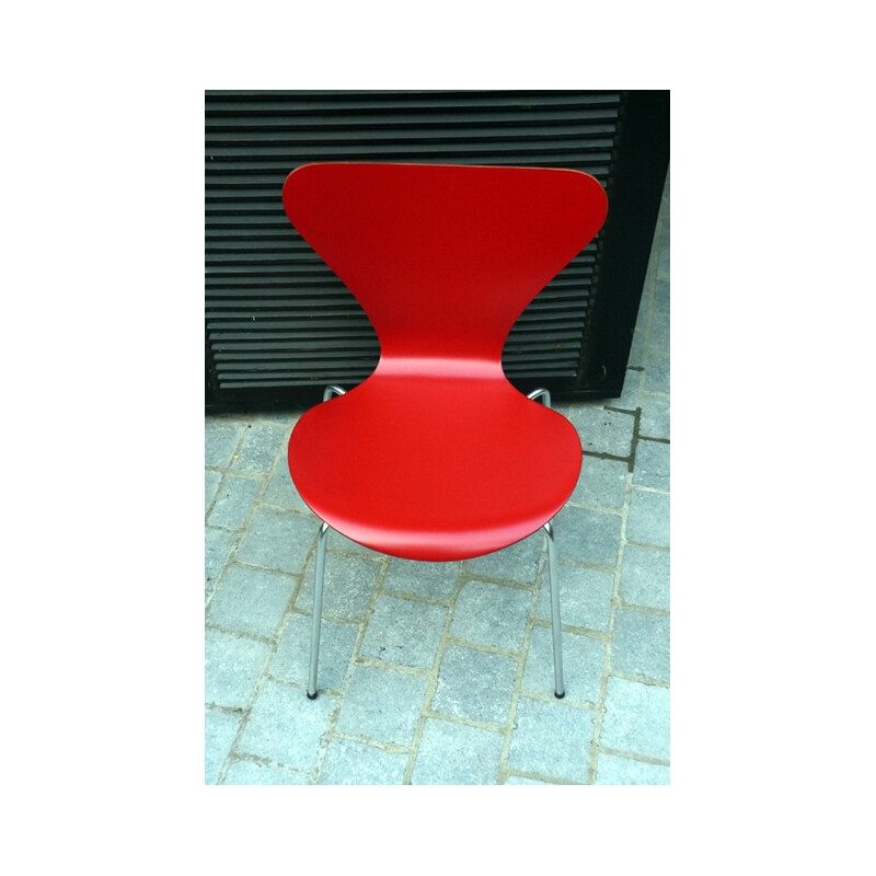 Red "3107" chair in plywood, Arne JACOBSEN - 1955