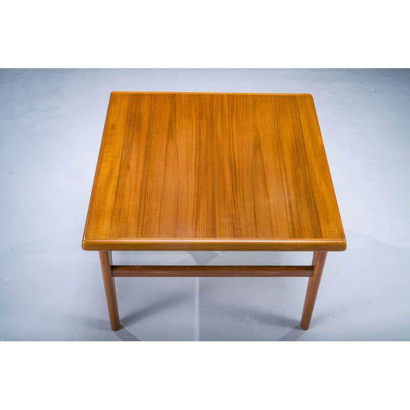 Table basse vintage en teck par Niels Bach pour A S Möbler, 1960