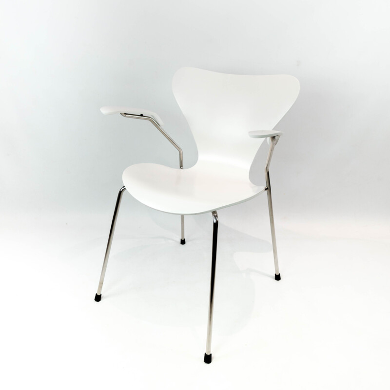 Chaise blanche Seven vintage modèle 3207 avec accoudoirs par Arne Jacobsen pour Fritz Hansen