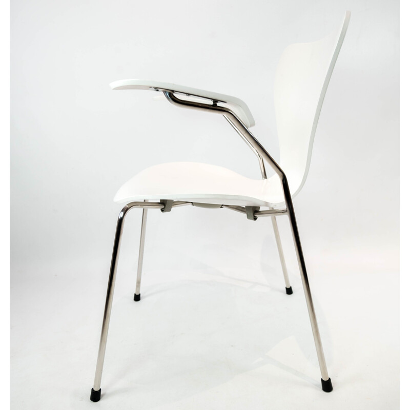 Zeven witte vintage stoelen model 3207 met armleuningen van Arne Jacobsen voor Fritz Hansen