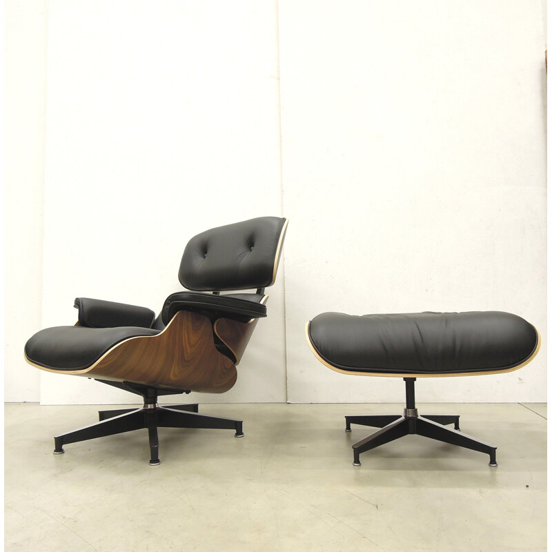 Fauteuil "Lounge Chair" avec son ottoman Herman Miller en cuir noir et noyer, Charles & Ray EAMES - 2000
