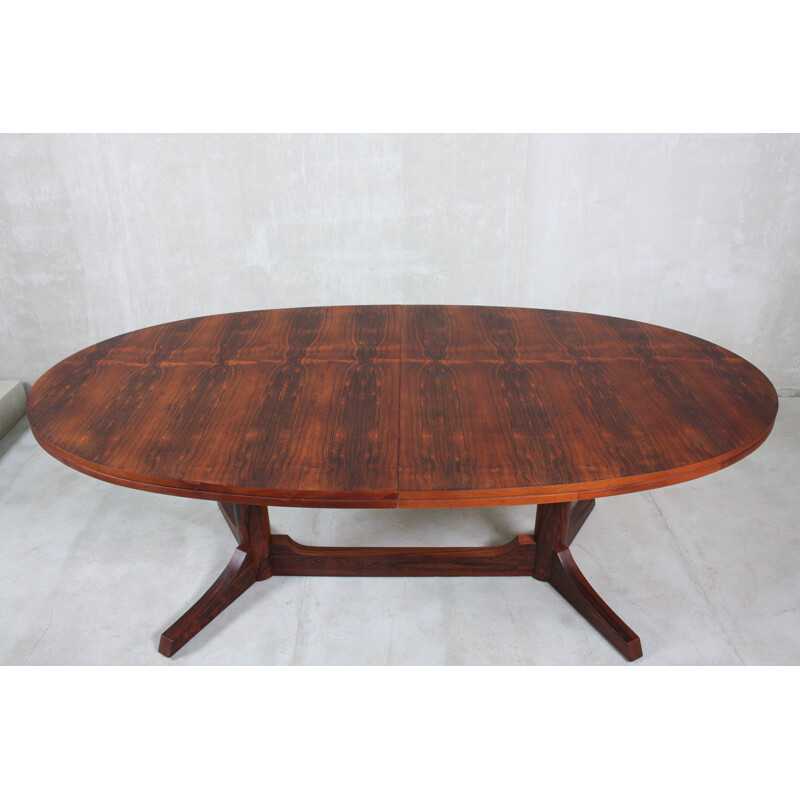 Vintage oval rosewood dining table by Robert Heritage for Archie Shine, United Kingdom 1960s