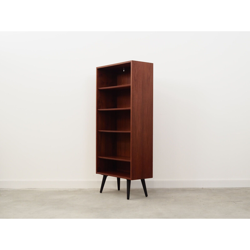 Teak vintage bookcase by Hundevad, 1970s