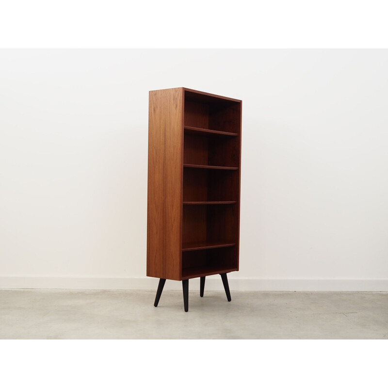 Teak vintage bookcase by Hundevad, 1970s