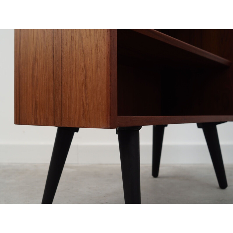 Teak vintage bookcase by Hundevad, 1970s