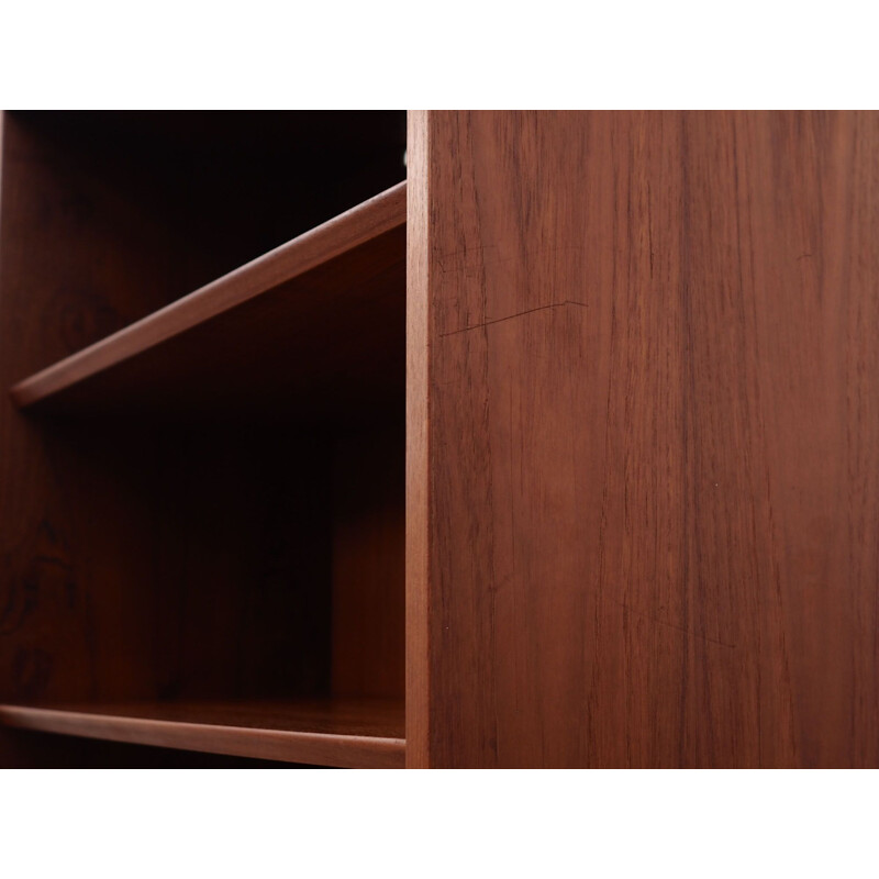 Teak vintage bookcase by Hundevad, 1970s