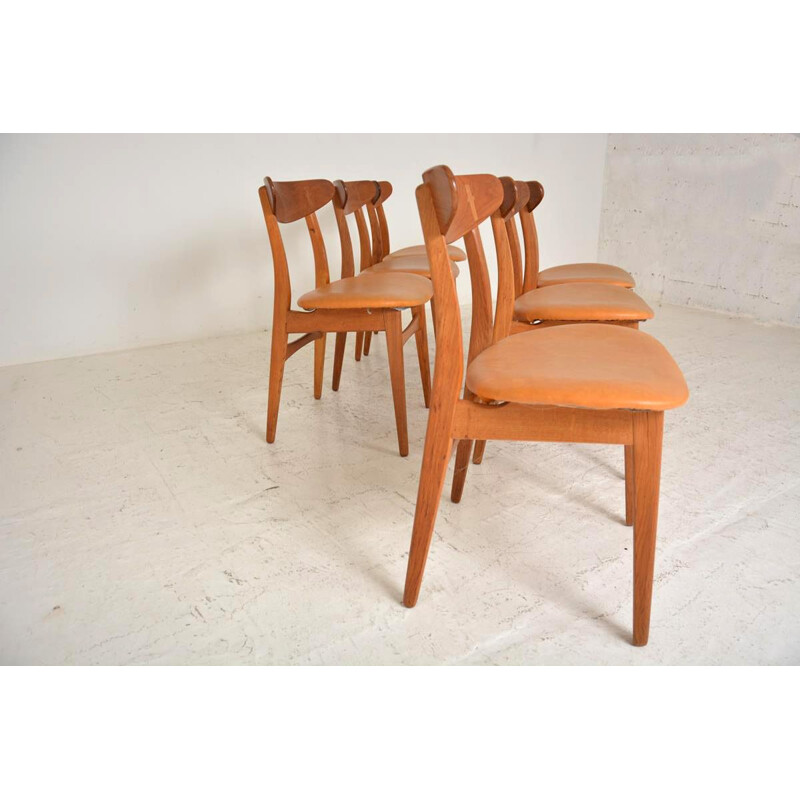 Set of 6 vintage CH30 oakwood and beige leather chairs by Hans Wegner for Carl Hansen & Son