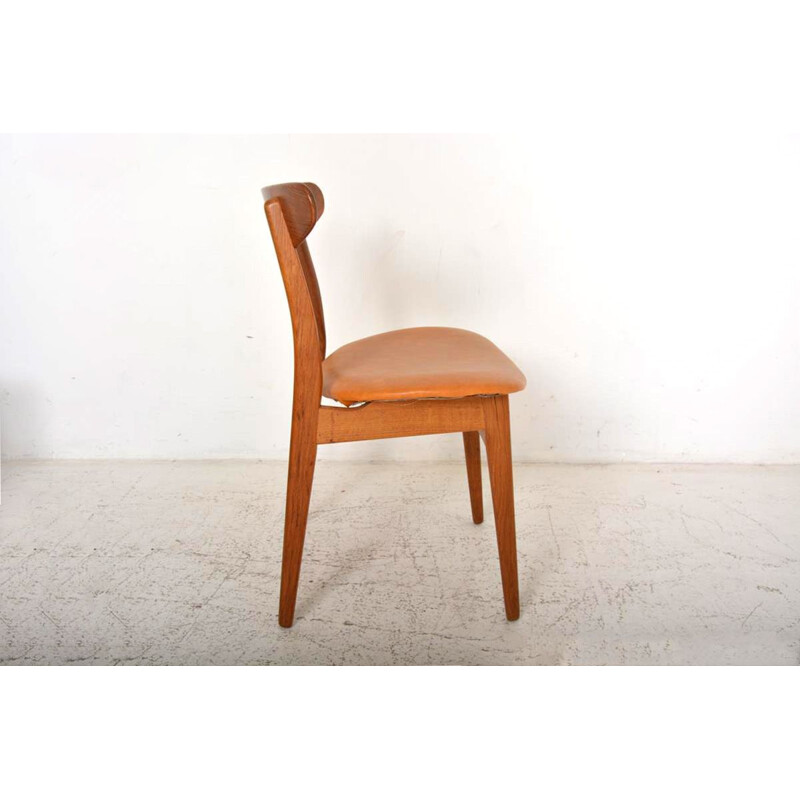 Set of 6 vintage CH30 oakwood and beige leather chairs by Hans Wegner for Carl Hansen & Son