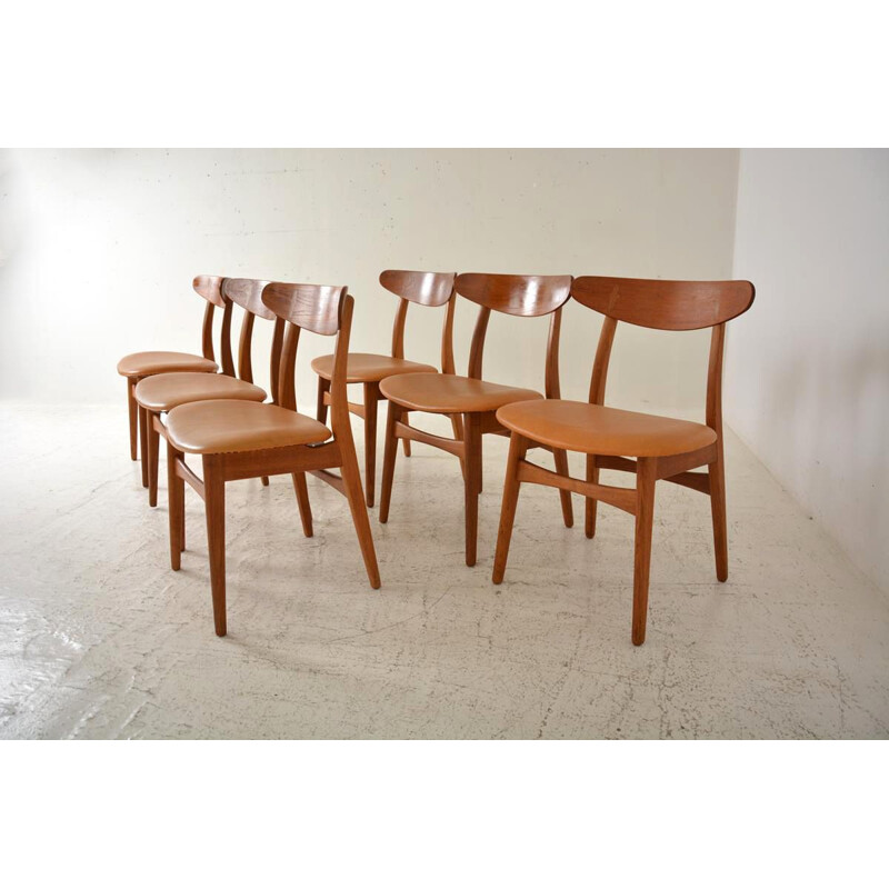 Set of 6 vintage CH30 oakwood and beige leather chairs by Hans Wegner for Carl Hansen & Son