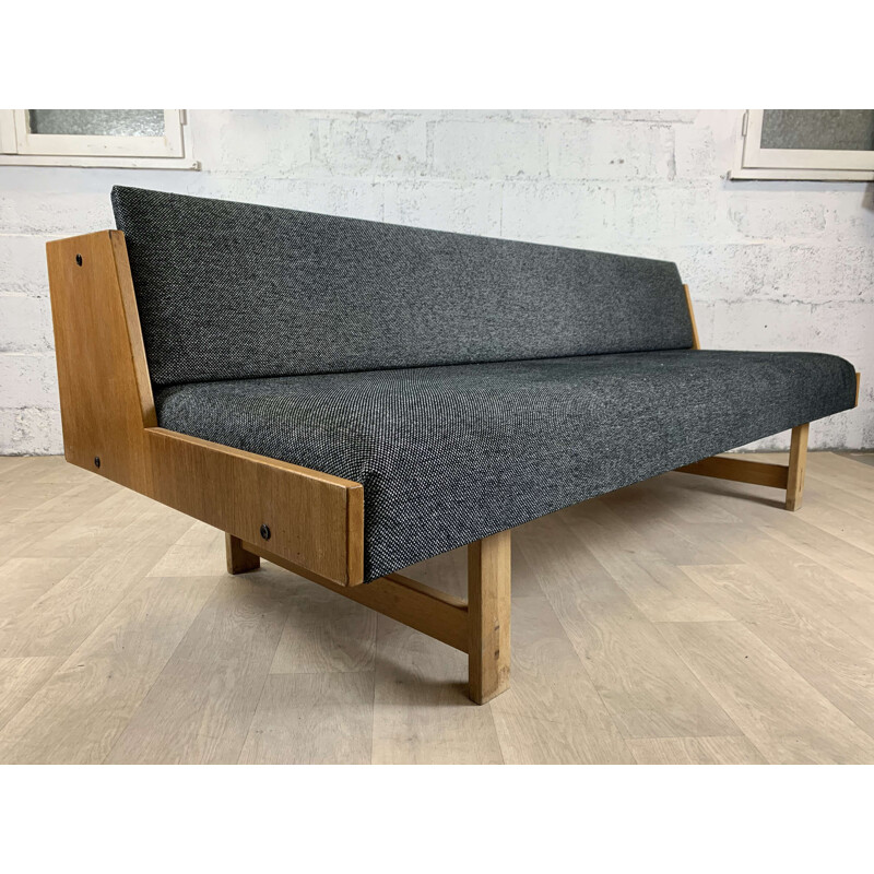 Scandinavian vintage sofa bed model GE-258 in oakwood by Hans J. Wegner for Getama, 1960