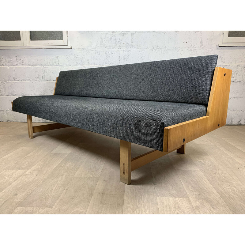 Scandinavian vintage sofa bed model GE-258 in oakwood by Hans J. Wegner for Getama, 1960