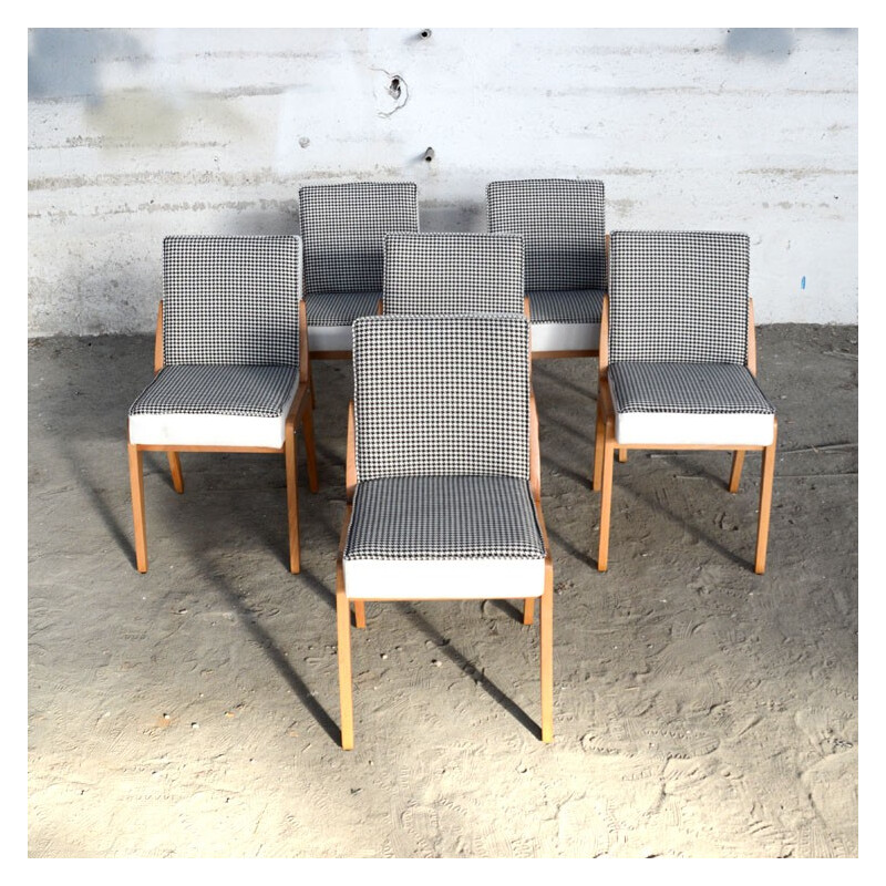 Suite de 4 chaises en bois et tissu pied de poule - 1960