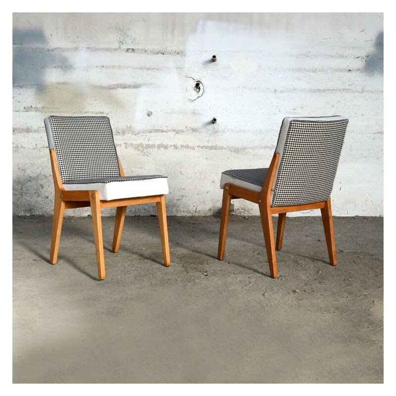 Suite de 4 chaises en bois et tissu pied de poule - 1960