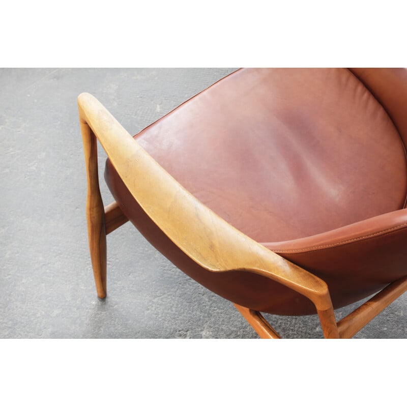Paire de fauteuils danois vintage en cuir et bois de noyer par Ib Kofod Larsen pour G. Laauser, Danemark 1960