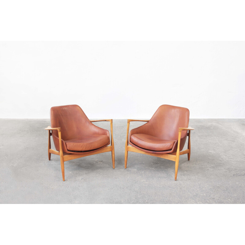 Paire de fauteuils danois vintage en cuir et bois de noyer par Ib Kofod Larsen pour G. Laauser, Danemark 1960