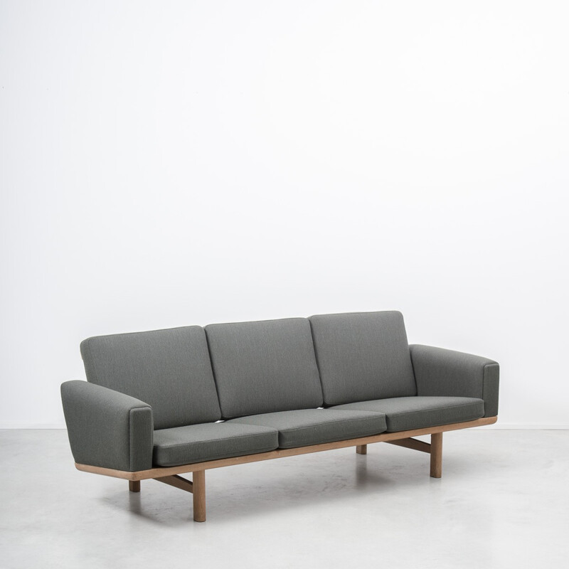 Getama "GE236/3" sofa in wool, Hans J. WEGNER - 1960s