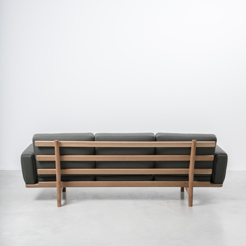 Getama "GE236/3" sofa in wool, Hans J. WEGNER - 1960s