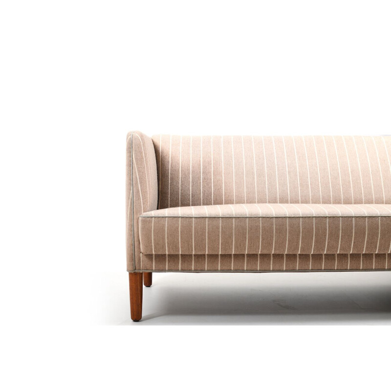 Vintage driezitsbank in grijs-beige wollen stof van Hans Wegner voor Johannes Hansen, Denemarken 1950