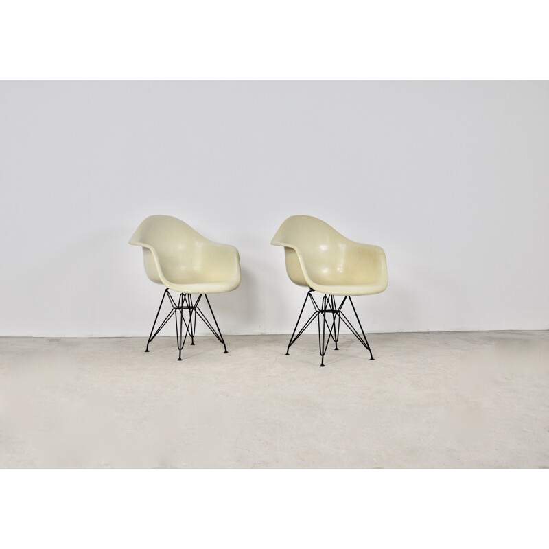 Paire de fauteuils vintage en fibre de verre par Charles & Ray Eames pour Herman Miller, 1970