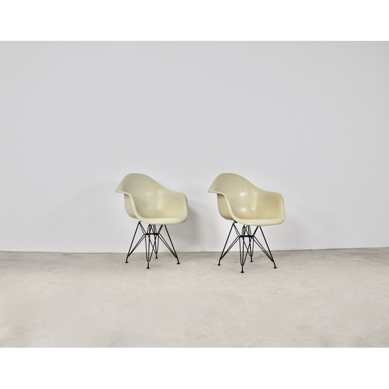 Pair of vintage fiberglass armchairs by Charles & Ray Eames for Herman Miller, 1970