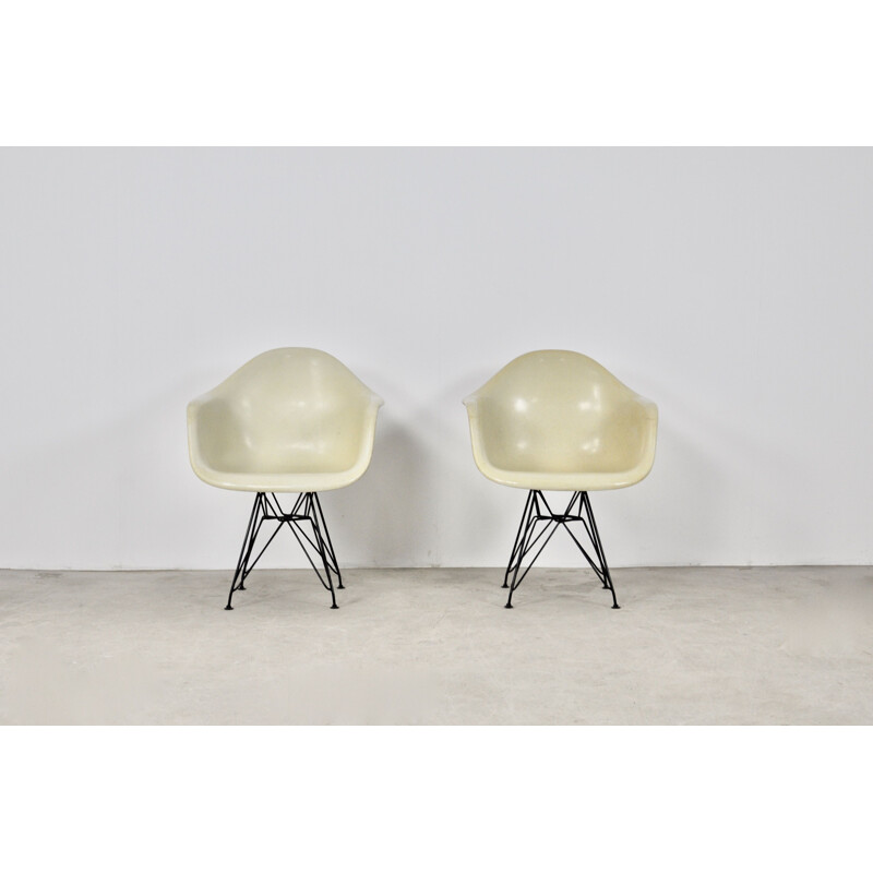 Paire de fauteuils vintage en fibre de verre par Charles & Ray Eames pour Herman Miller, 1970