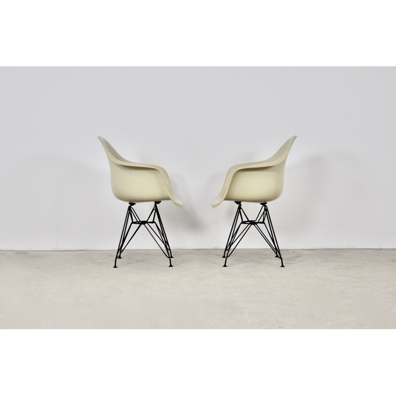 Pair of vintage fiberglass armchairs by Charles & Ray Eames for Herman Miller, 1970