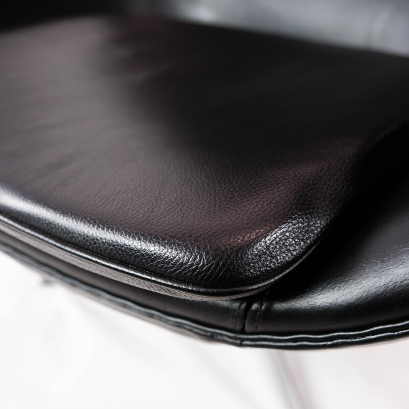 Vintage The Egg model 3316 black leather armchair by Arne Jacobsen for Fritz Hansen, 1958