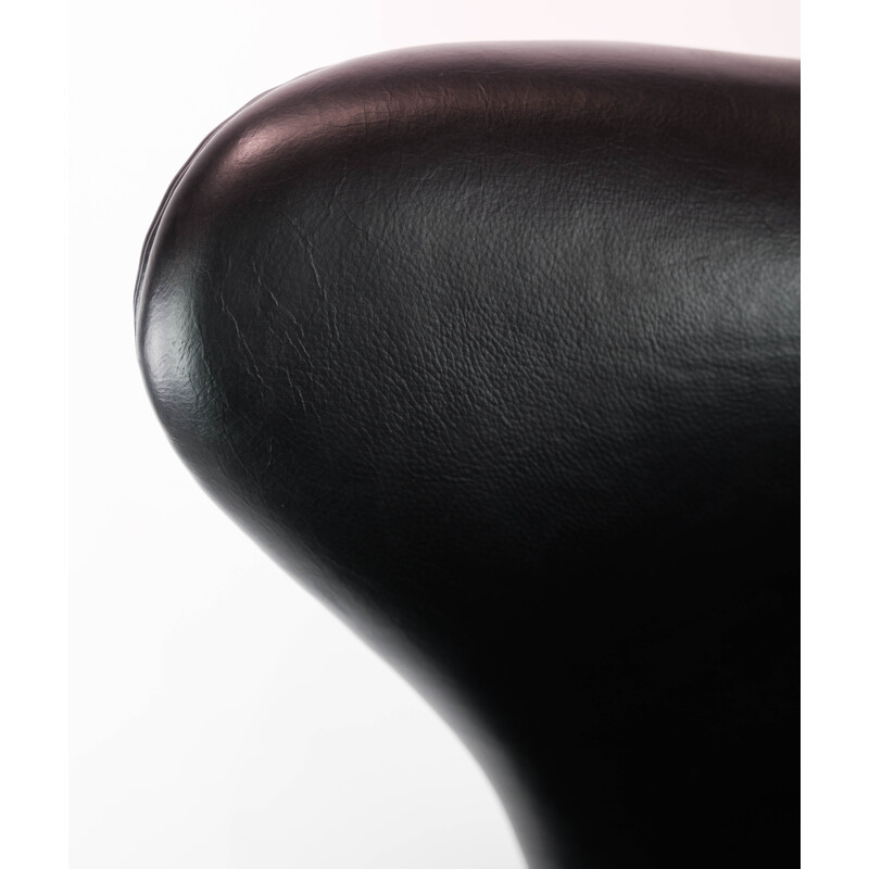 Vintage The Egg model 3316 black leather armchair by Arne Jacobsen for Fritz Hansen, 1958
