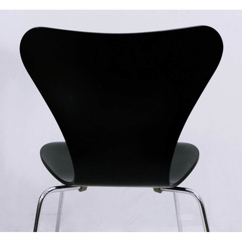 Set of 4 black vintage chairs by Arne Jacobsen for Fritz Hansen