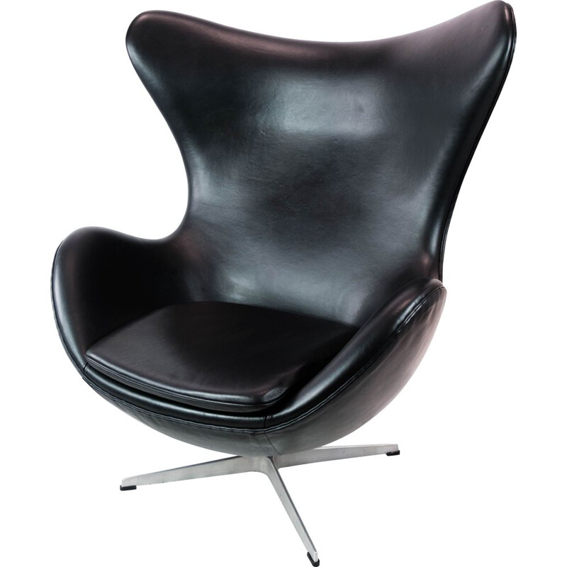 Sillón vintage Egg modelo 3316 en cuero negro de Arne Jacobsen para Fritz Hansen, 1958