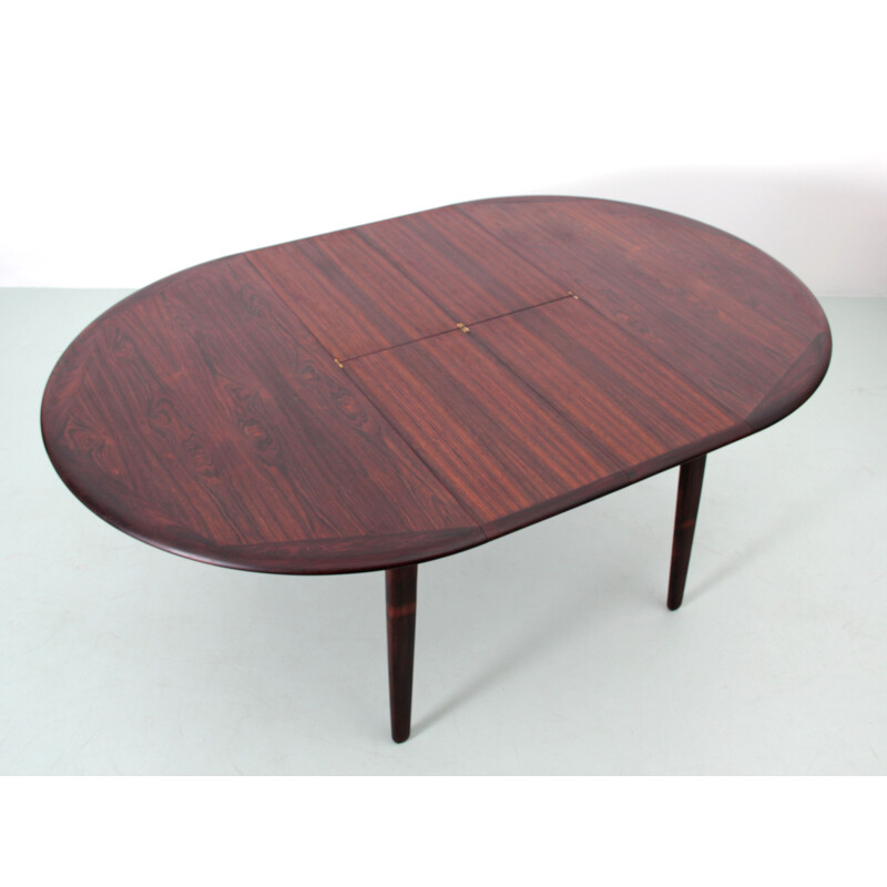 Scandinavian vintage round table with 2 extensions in Rio rosewood 