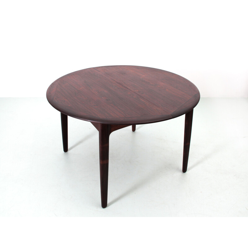 Scandinavian vintage round table with 2 extensions in Rio rosewood 