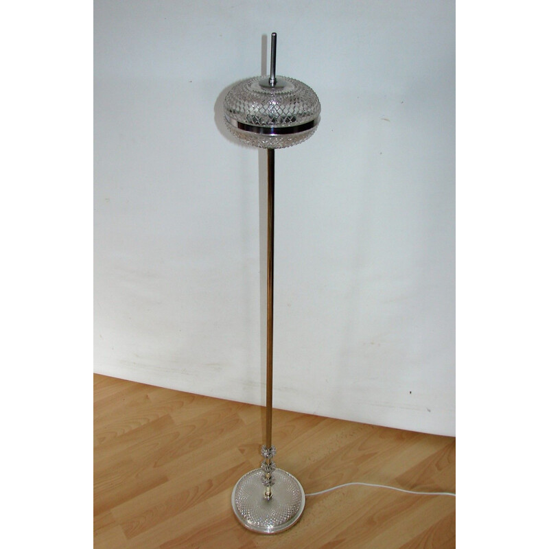 Lámpara de pie vintage de latón y cristal, 1960