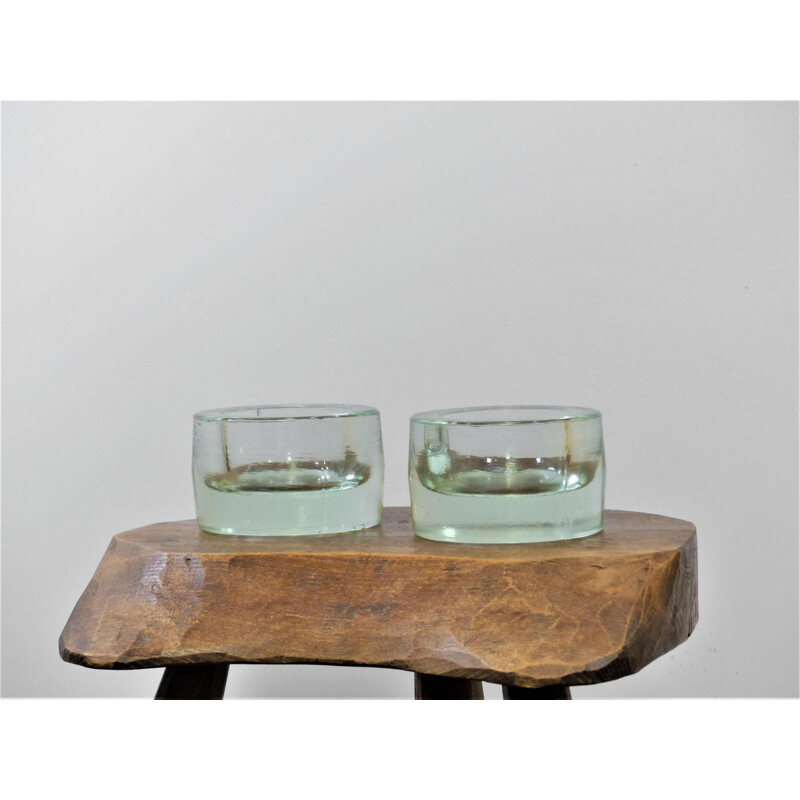 Paar oude ronde asbakken van dik glas van René Coulon voor Novalux, 1937