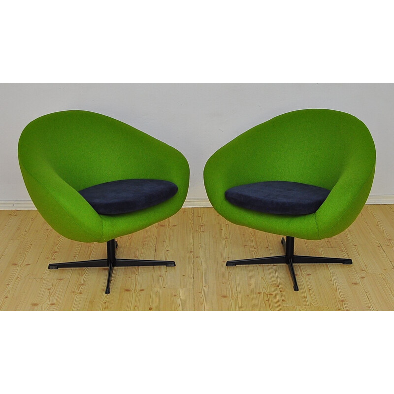 Pair of vintage Shell green wool armchairs on a swivel leg, 1960s