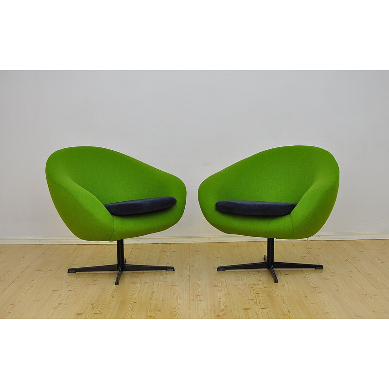 Pair of vintage Shell green wool armchairs on a swivel leg, 1960s