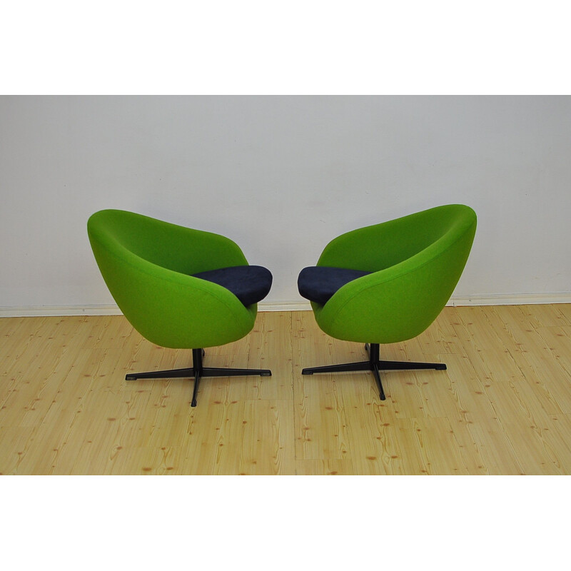 Pair of vintage Shell green wool armchairs on a swivel leg, 1960s