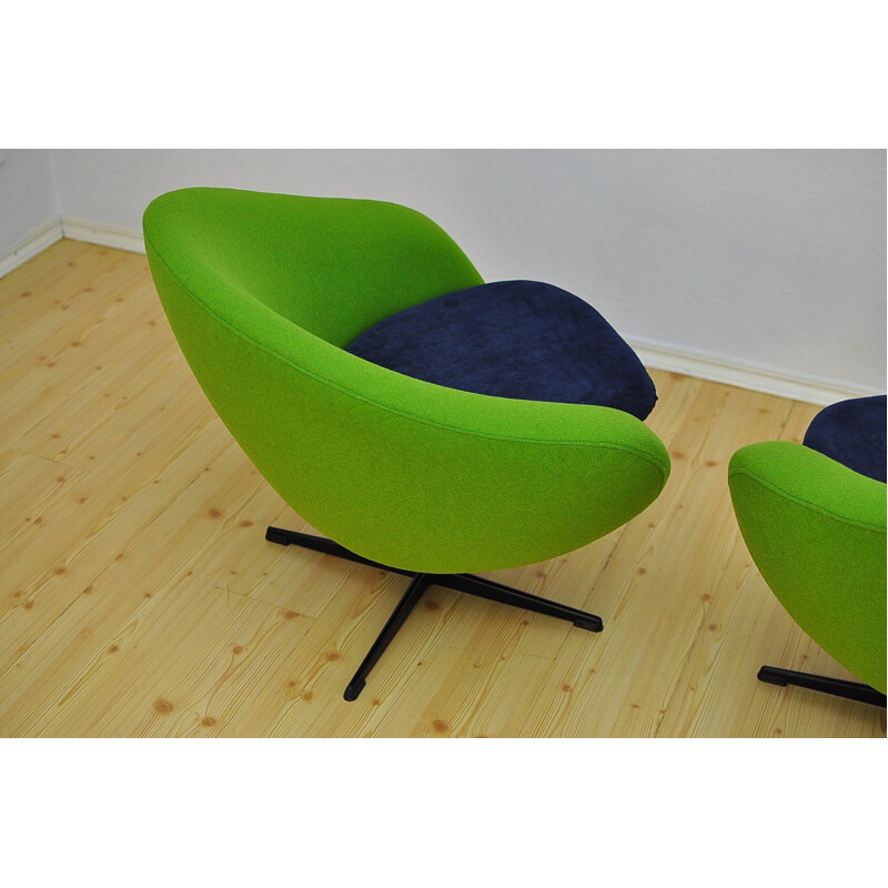 Pair of vintage Shell green wool armchairs on a swivel leg, 1960s