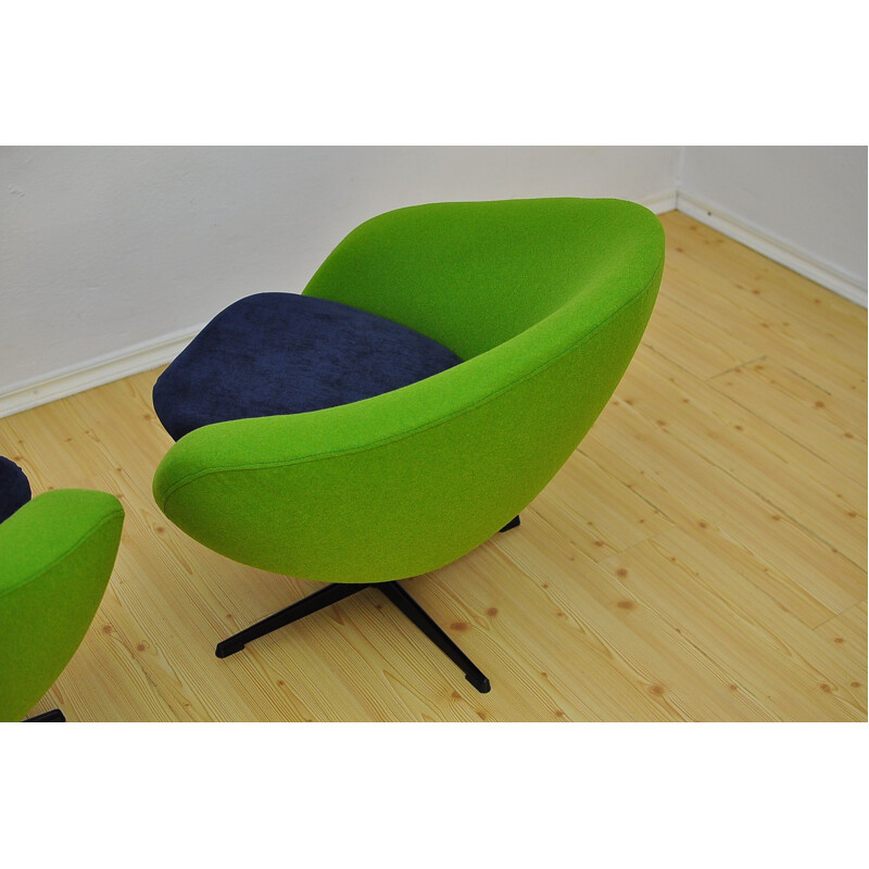 Pair of vintage Shell green wool armchairs on a swivel leg, 1960s