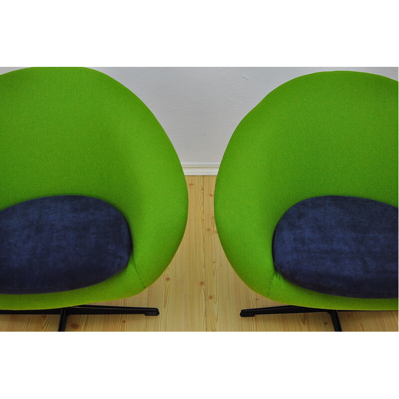 Pair of vintage Shell green wool armchairs on a swivel leg, 1960s