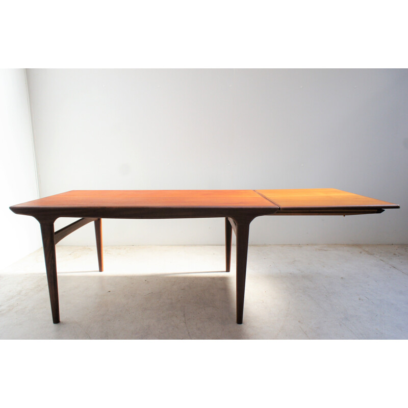 Scandinavian vintage teak table by Johannès Andersen for Uldum Mobelfabrik, Denmark 1970