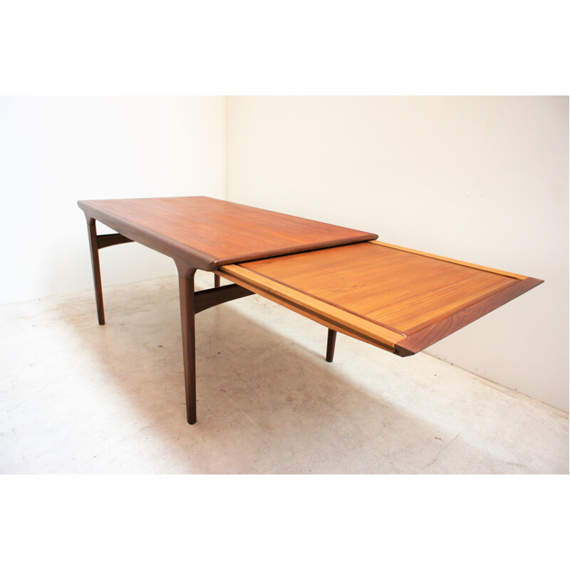 Scandinavian vintage teak table by Johannès Andersen for Uldum Mobelfabrik, Denmark 1970