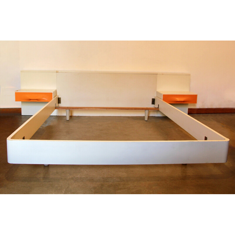 DF 2000 vintage bed by Raymond Loewy